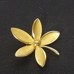 Trifari Flower Necklace Gold Brooch Signed